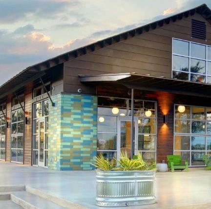 Building Photo - 724 4th St