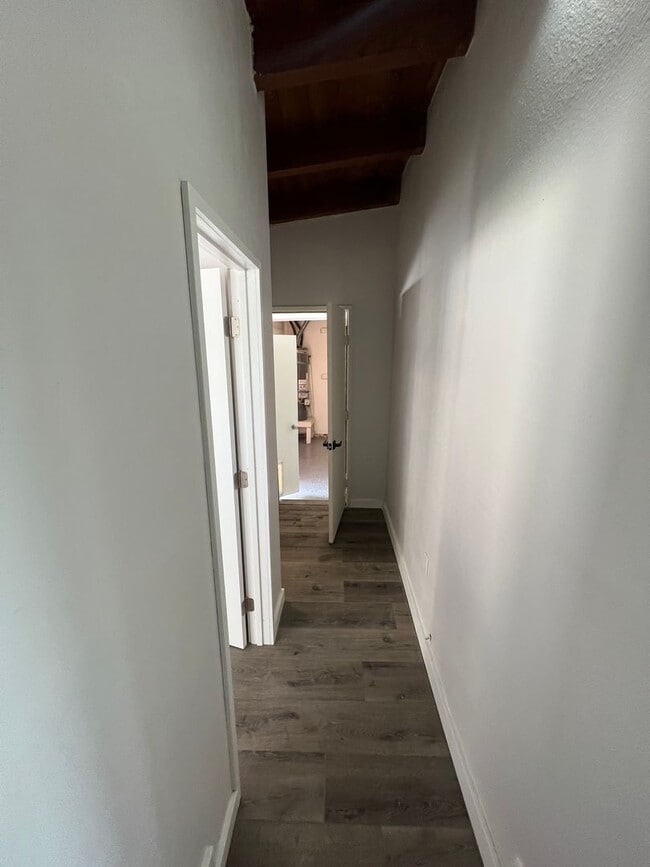 Building Photo - Fully Renovated 2 Bedroom 2 Bathroom in Ci...
