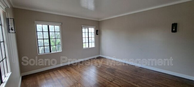 Building Photo - 290 E B St