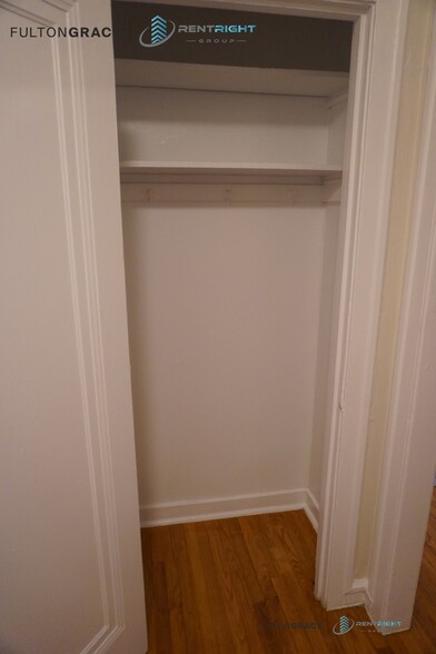 Primary Photo - 426 W Briar Pl