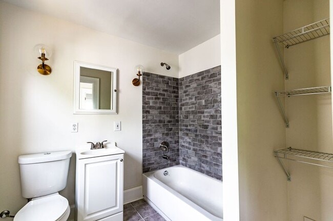 Building Photo - 2878 Indianola Ave