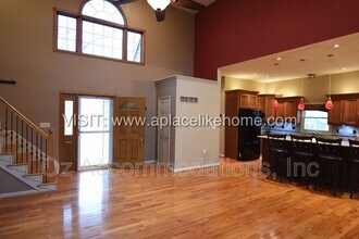Building Photo - 1140 SW Huntington Rd