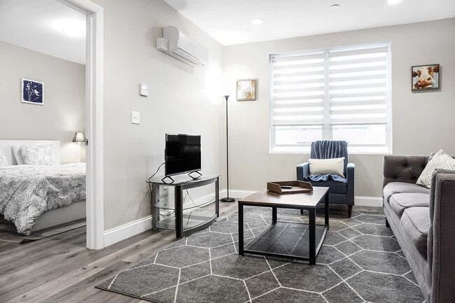 Building Photo - 140 Pearl St