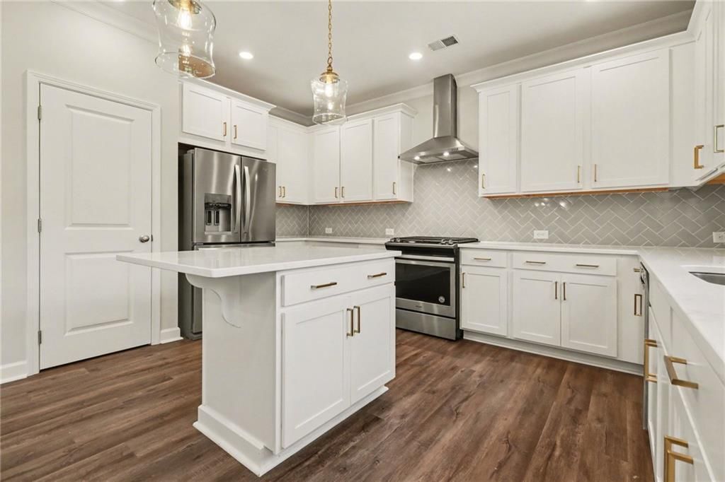 Building Photo - 545 Cresentry Brook