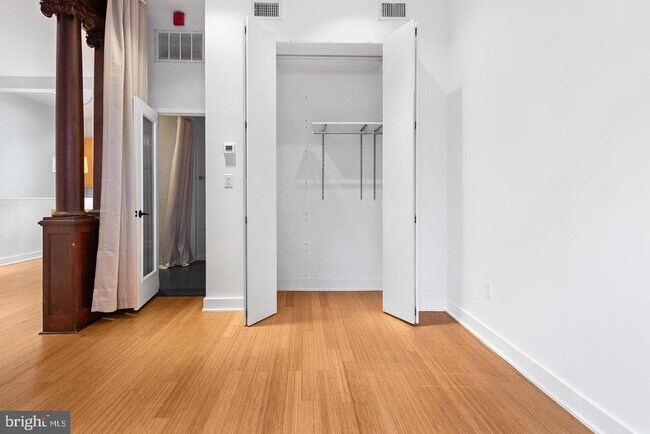 Building Photo - 727 S 7th St