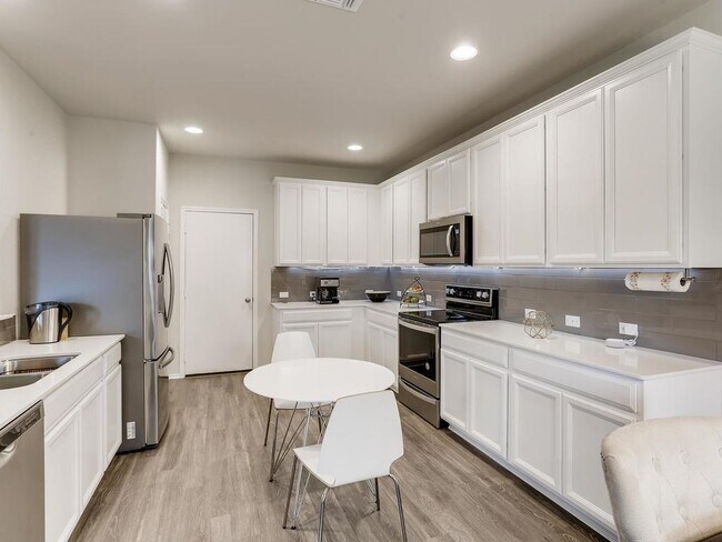 Building Photo - 10400 Abana Way