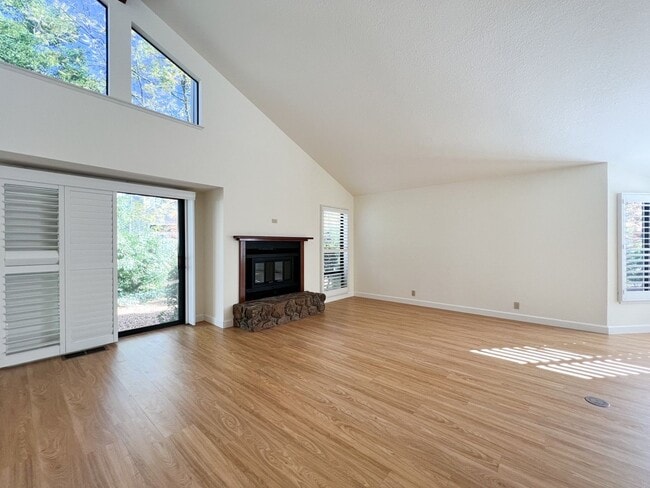 Building Photo - St. Helena – Spacious Two-Bedroom, Two-Bathroom Condo