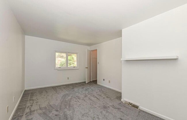 Building Photo - 2315 N Oakland Ave