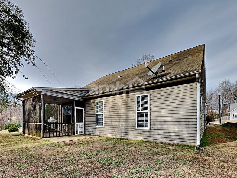 Building Photo - 220 Marino Pl