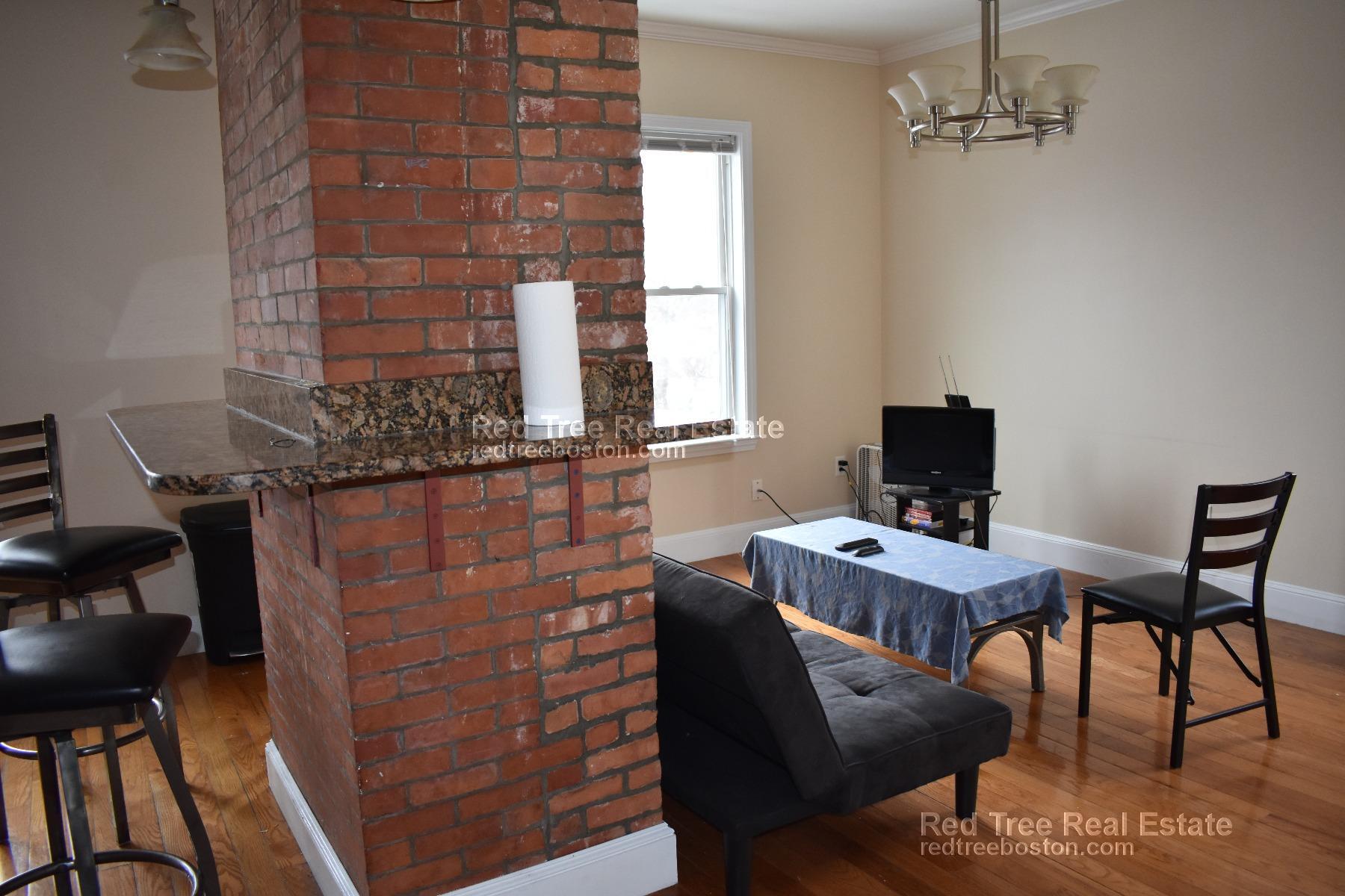 Building Photo - 30 Circuit St