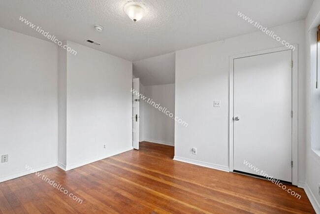 Building Photo - 4 Bedroom, 3 Bathroom Home 3000 + Square feet - A Must See In Abernethy School Boundary