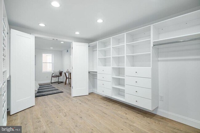 Building Photo - 840 Leland St