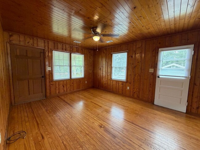 Building Photo - 646 Mill Creek Rd