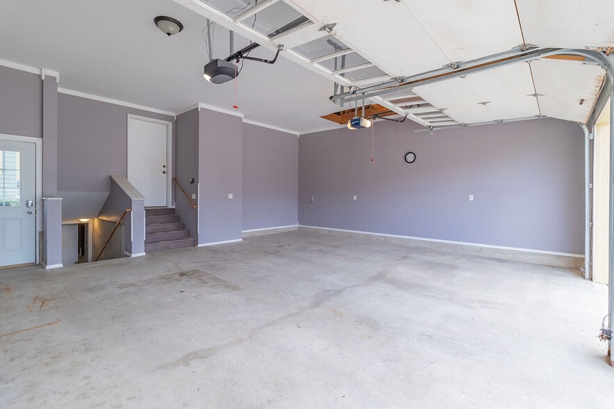 Building Photo - 1023 Cameron Ave