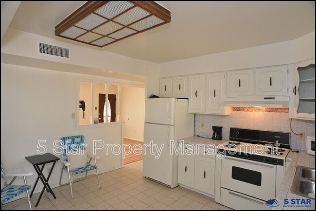 Building Photo - 6106 Tejas Dr