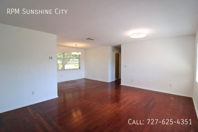 Building Photo - Charming 2+1 Bedroom Home with stunning wa...