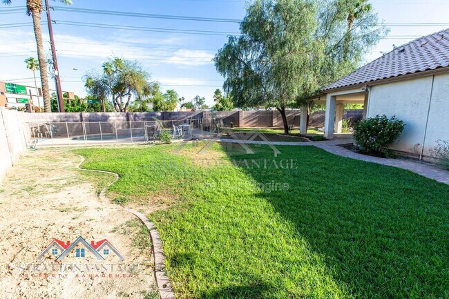 Building Photo - 1891 E Brentrup Dr