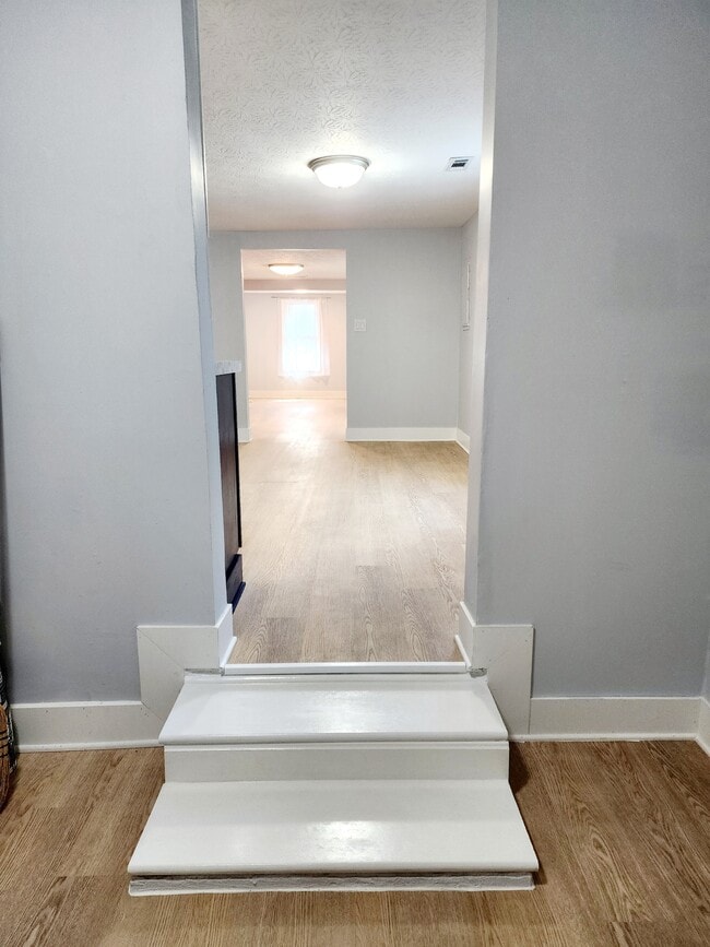 Building Photo - 213 Starlight Dr