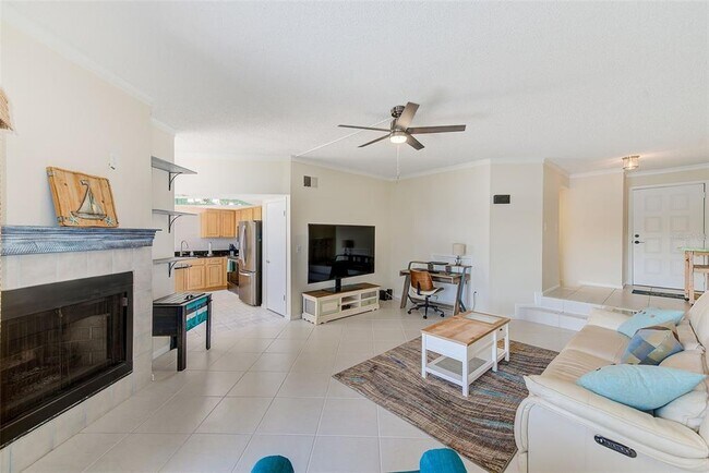 Building Photo - 557 Pinellas Bayway S