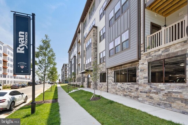 Building Photo - 1611 POTOMAC SHORES Pky