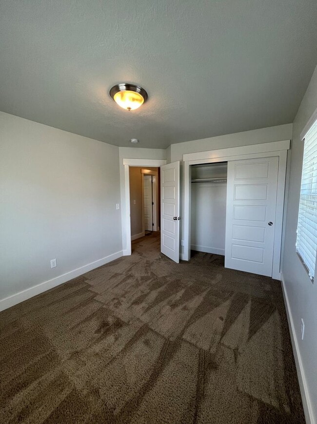 Building Photo - 2297 W 670 S