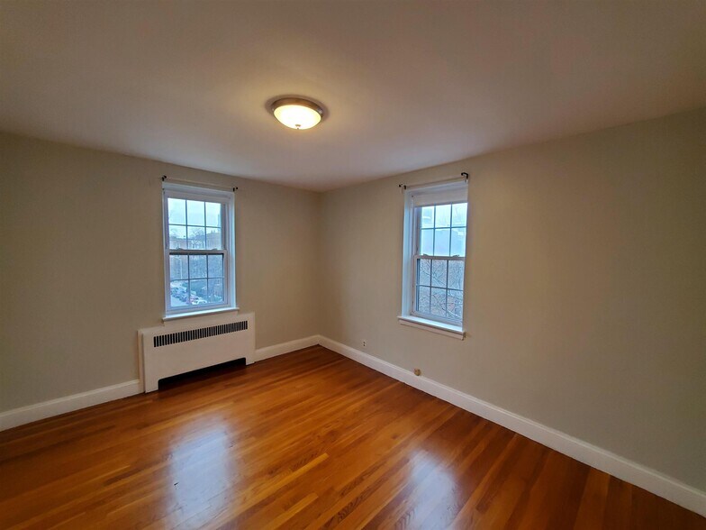 Building Photo - 16 Ware St