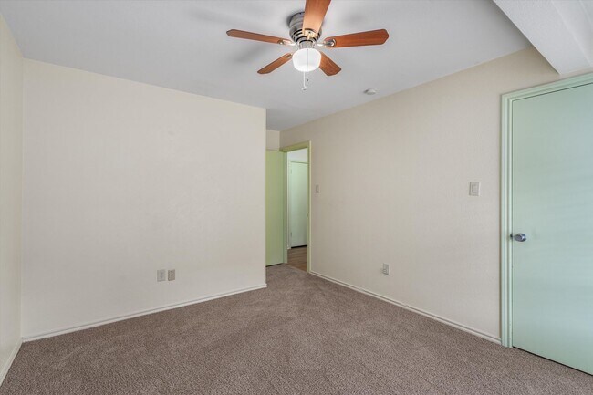 Building Photo - 10057 Woodland Village Dr