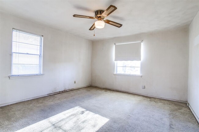 Building Photo - 2473 Highland Rd