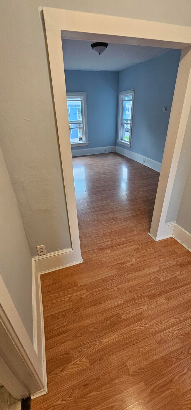 Building Photo - 38 River St