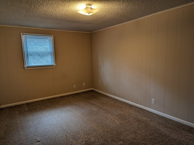 Building Photo - 2867 Airport Rd