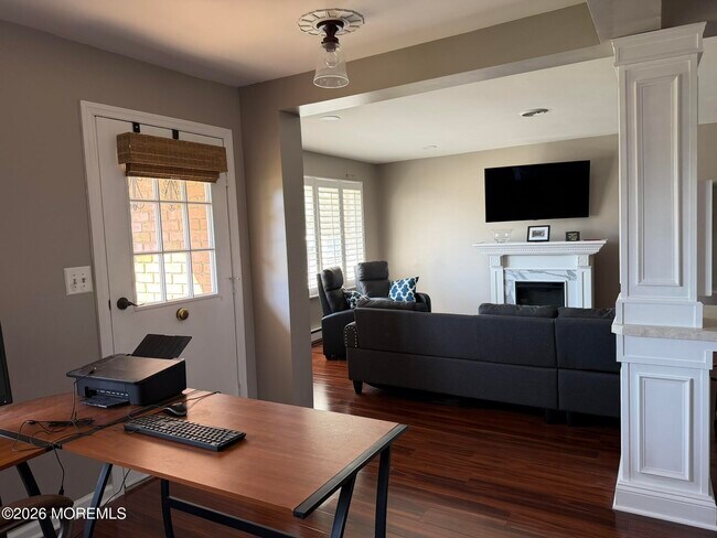 Building Photo - 116B Buckingham Dr