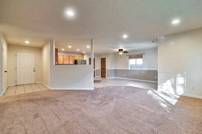 Building Photo - 3 Bed - 2.5 Bath, Beautiful Home in Ogden - Fully Fenced Yard! - Available on June 10th!