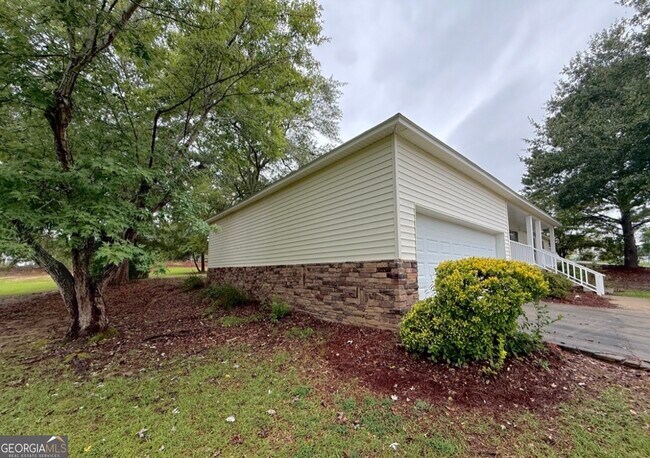 Building Photo - 105 Mockingbird Dr