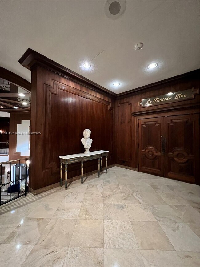 Building Photo - 6039 Collins Ave