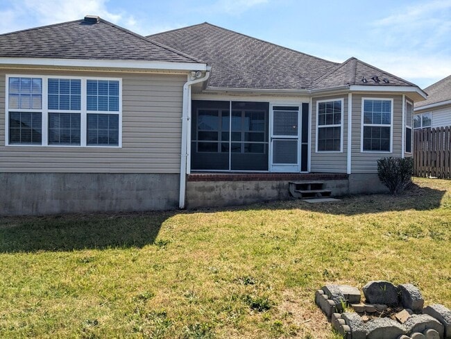 Building Photo - 508 Simoni Pl