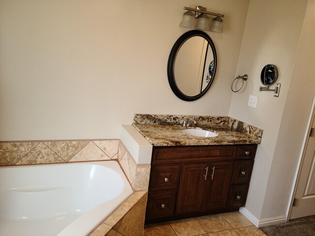 Building Photo - 11526 Equestrian Dr