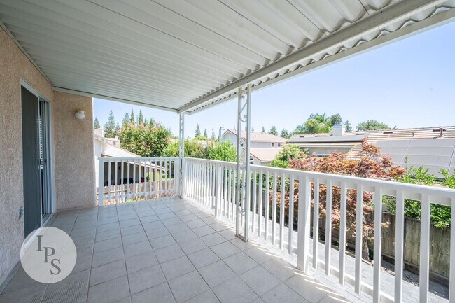 Building Photo - Fresno CUSD Home, 4BR/3BA, Newly Remodeled...