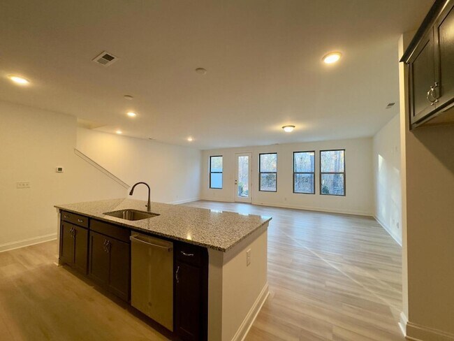 Building Photo - 2126 Maggie Vly Dr