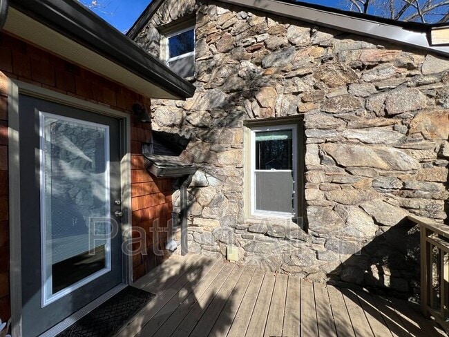 Building Photo - 20 Bell Rd