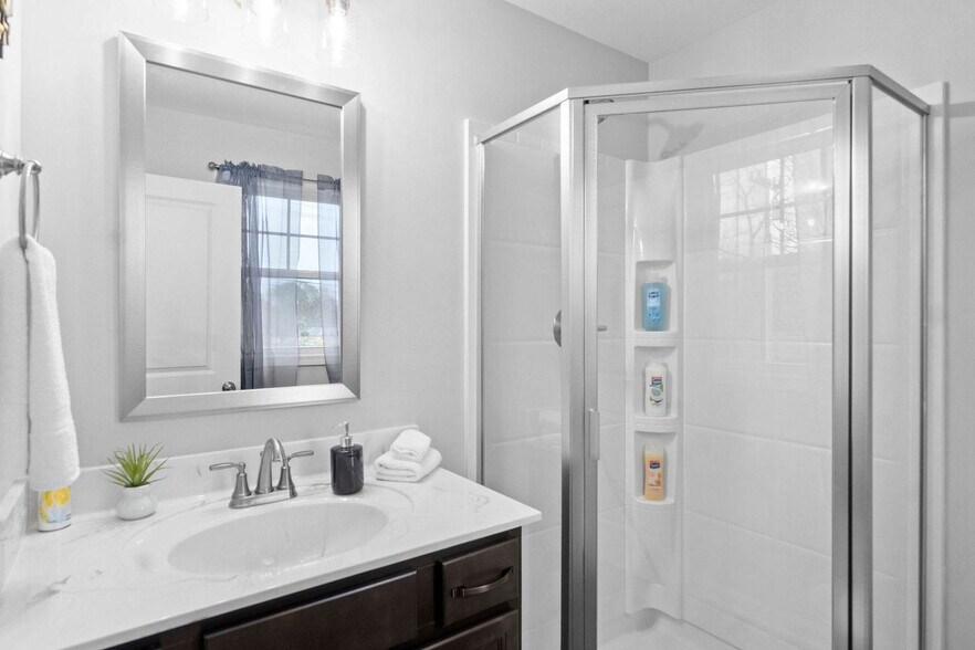 Building Photo - 863 Central Ave