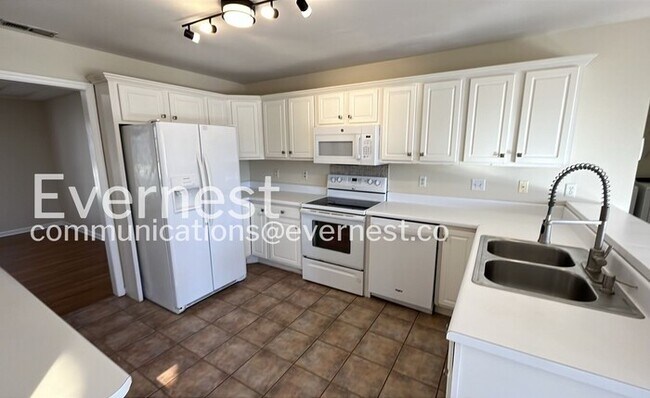 Building Photo - 14 Fawn Ln