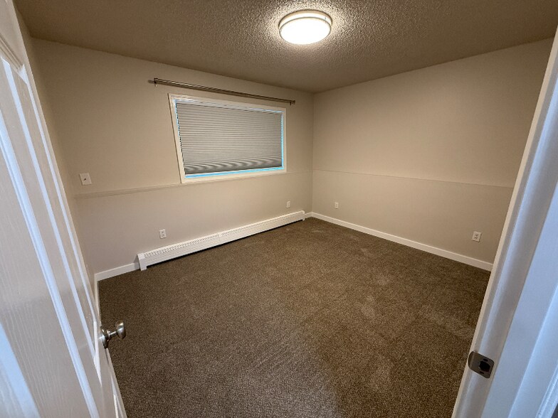 Building Photo - 533 Mumford St