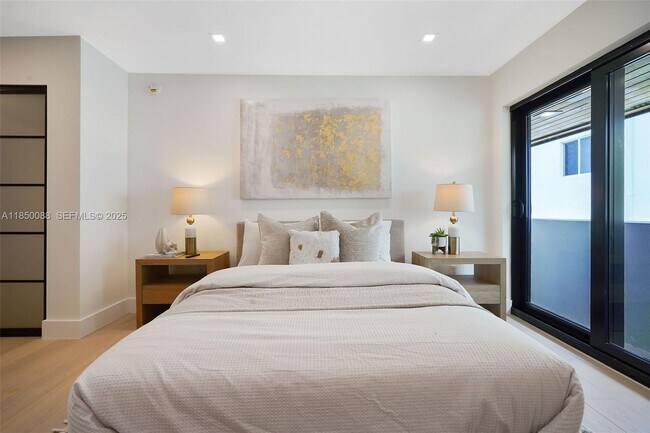 Building Photo - 3343 NE 166th St