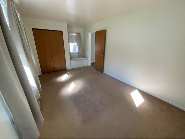 Building Photo - 7012 W 138th Ln