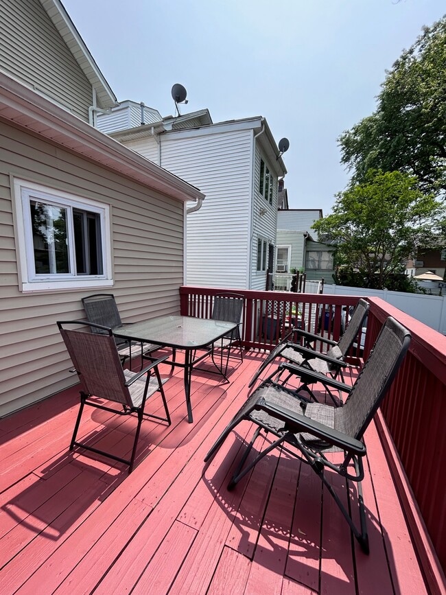 Building Photo - 42 Ella St