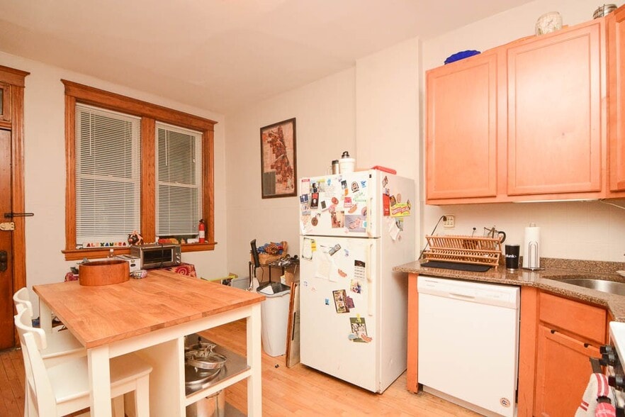 Building Photo - 2647 W Iowa St