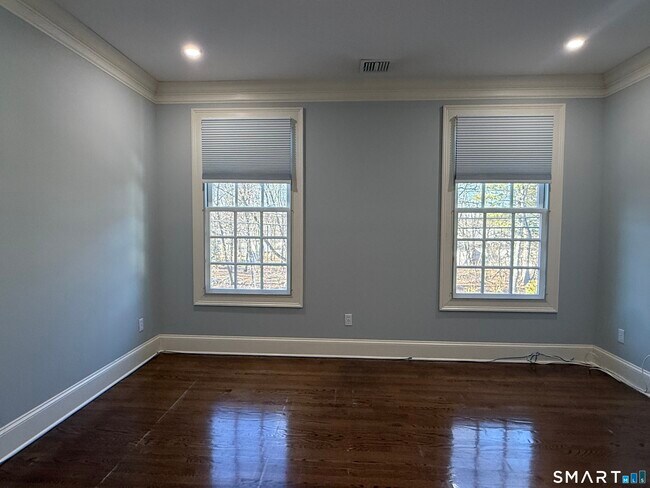 Building Photo - 59 Crescent Rd