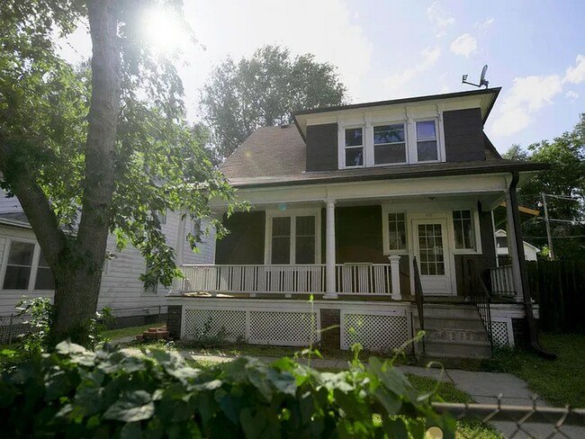 Primary Photo - 910 S 25th St