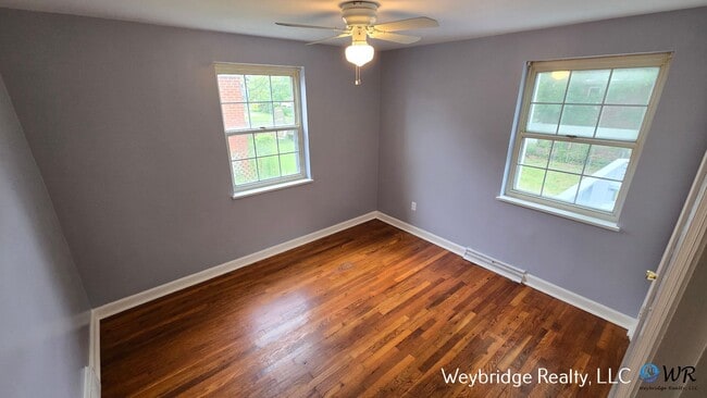 Building Photo - Updated 3 Bedroom 2 Full Bath House in the...