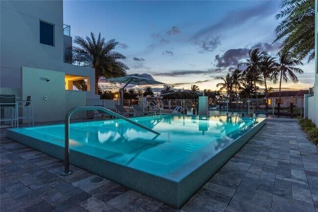 Building Photo - 221 Shore Ct